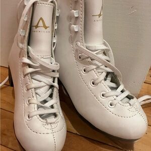 American Athletic Shoe co. White Gils Figure Skates